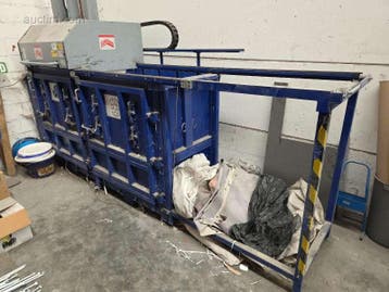 Industriële dubbele balenpers Strautmann, Ophalen, Nieuw