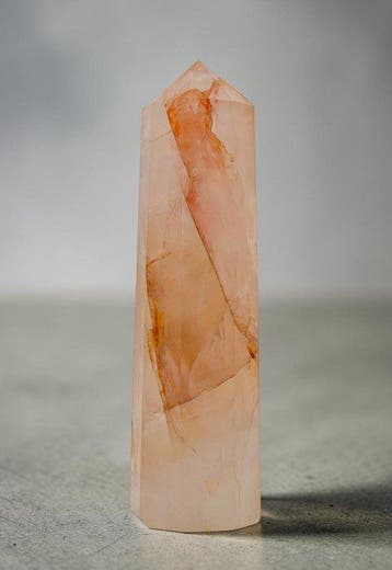 Premium Fire Quartz Crystal Obelisk 20 cm – handgepolijst
