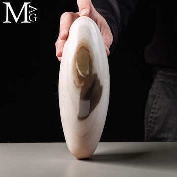Veelkleurig bandagaat Shiva-lingam - Het tonen van ritmische