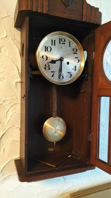 Horloge murale - Art déco -chêne- laiton - Junghans