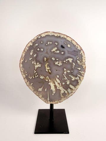 Agate avec géode de cristal de roche sur socle Géode -