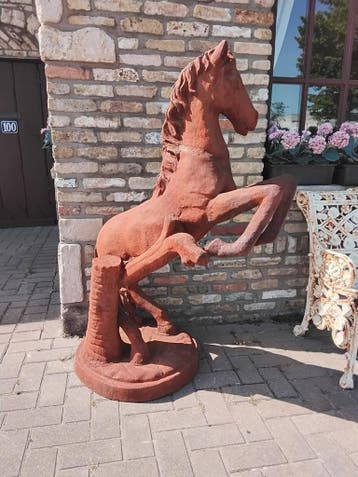Paard in gietijzer, Nieuw