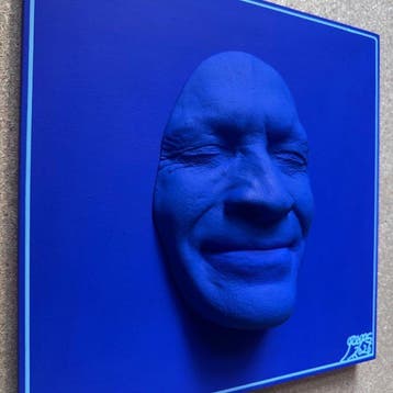 gregos - Blue smile on blue background-blue light line