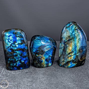 Een set van unieke vrijvormige labradorietvormen – Magisch