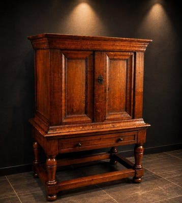 Kast op een standaard - Eik, Antiek en Kunst