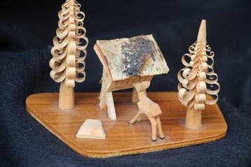 Kerstdecoratie Erzgebergte: winter tafereel met los hertje