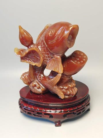 Natuurlijke rode agaat, uitgehouwen ornament met