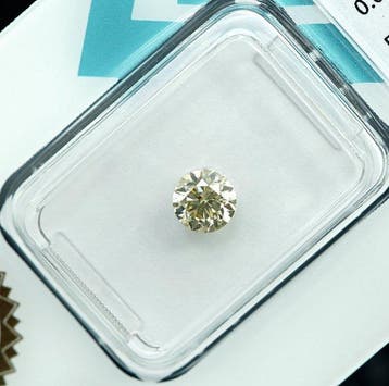 1 pcs Diamant (Couleur naturelle) - 0.61 ct - Rond - Fancy, Bijoux, Sacs & Beauté