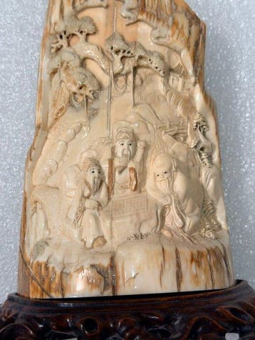 Figuur - Fossilized mamut ivory 4000 years ago - Ivoor
