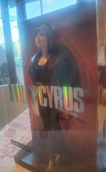 Barbie - Poupée Barbie 2026 Miley Cyrus Signature doll -