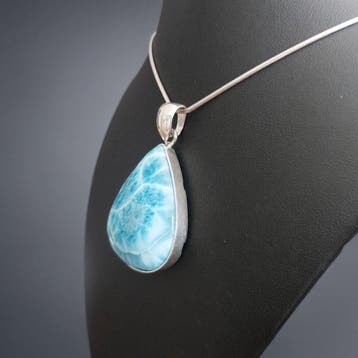 Uitzonderlijke Larimar. Motieven schildpadschubben.