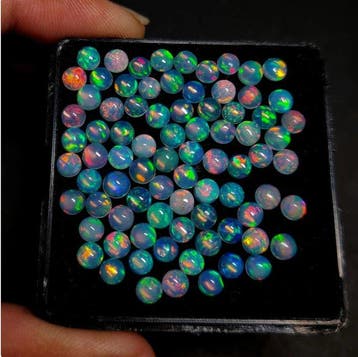 Opaal Cabochon - Hoogte: 4 mm - Breedte: 4 mm- 2 g - (25)