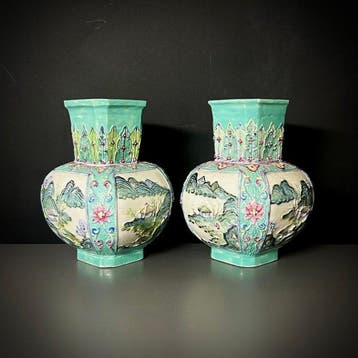 Une paire de vases antiques chinois en famille rose, à, Antiquités & Art