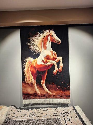 Fijn zijde pictoriaal wandtapijt – Majestueus oprijzend, Nieuw