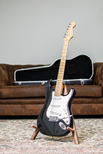 Fender Standard Stratocaster 1998 MN | Black, Musique & Instruments, Instruments à corde | Guitares | Électriques, Verzenden