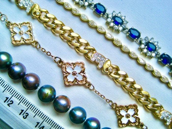Themacollectie - Armbanden, Tahiti parels, Saffieren,, Antiek en Kunst, Antiek | Speelgoed