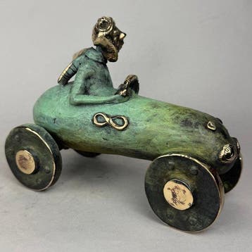 Iwona Krajnik - Destination: Infinity - bronze statue