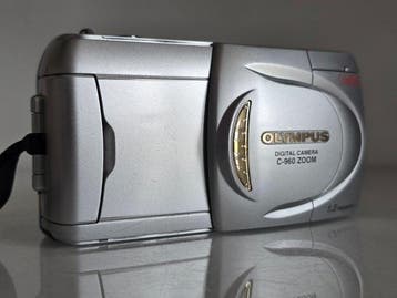 Olympus Camedia C-960 Zoom Compact Digital Camera - 1.3, Nieuw