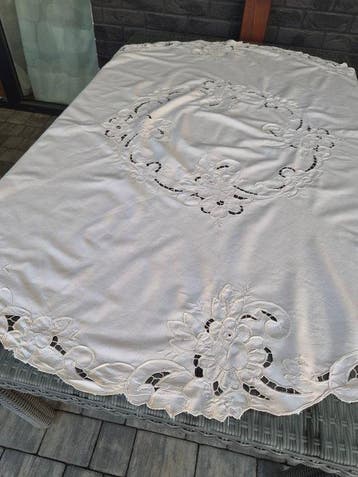 Nappe (2) - 150 cm - 150 cm - Deux nappes rondes vintage.