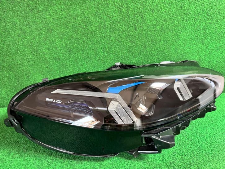 Phare av. droit BMW série 1 F70 / série 2 F74 2024 - 2025, Auto-onderdelen, Verlichting, Ophalen