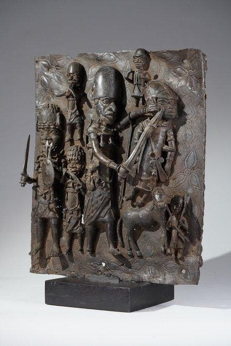 Een bronzen beeld. - Plaquette - Benin - Nigeria, Antiek en Kunst, Kunst | Niet-Westerse kunst