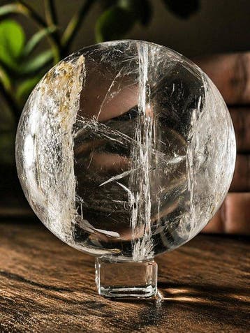 Sphère en quartz clair pour collectionneurs avec une