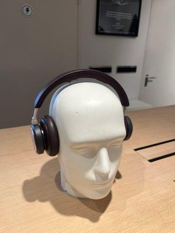 Bang & Olufsen - Beoplay HX Dark Maroon. Hoofdtelefoon, Nieuw
