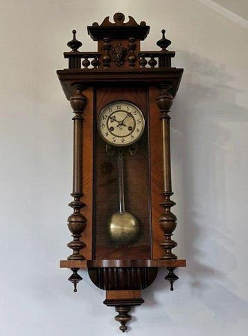 Horloge emboîtée - Junghans - Art nouveau - Ronce de noyer -