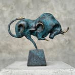 Sculpture, NO RESERVE PRICE - Cubist Bull on Stand - 22 cm -