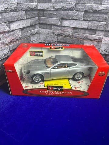 Bburago 1:18 - Voiture miniature - Aston Martin V12
