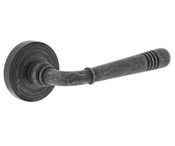 Intersteel enkele deurkruk rechts Helena op rozet oud grijs, Doe-het-zelf en Bouw, Hang- en Sluitwerk, Ophalen of Verzenden