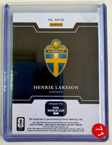 2025/26 Panini Noir, Road to FIFA World Cup Henrik Larsson, Nieuw