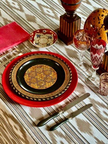 Etnisch tafelkleed met ikat-stijl patroon voor grote tafels.