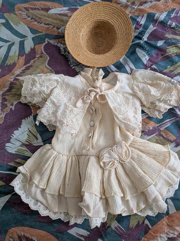 Unknown Manufacturer - Speelgoed - Clothing For Antique