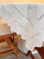 Nappe vintage faite à la main avec des anges / des putti /