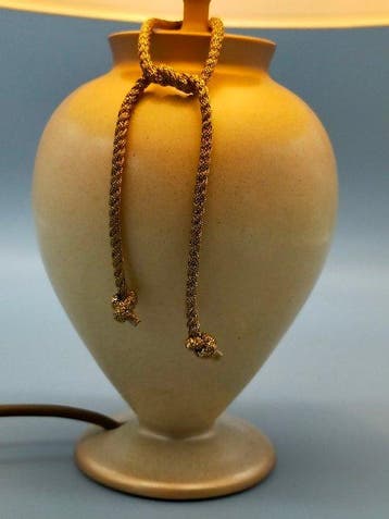 Elegante Keramik-Tischlampe – Handgefertigte