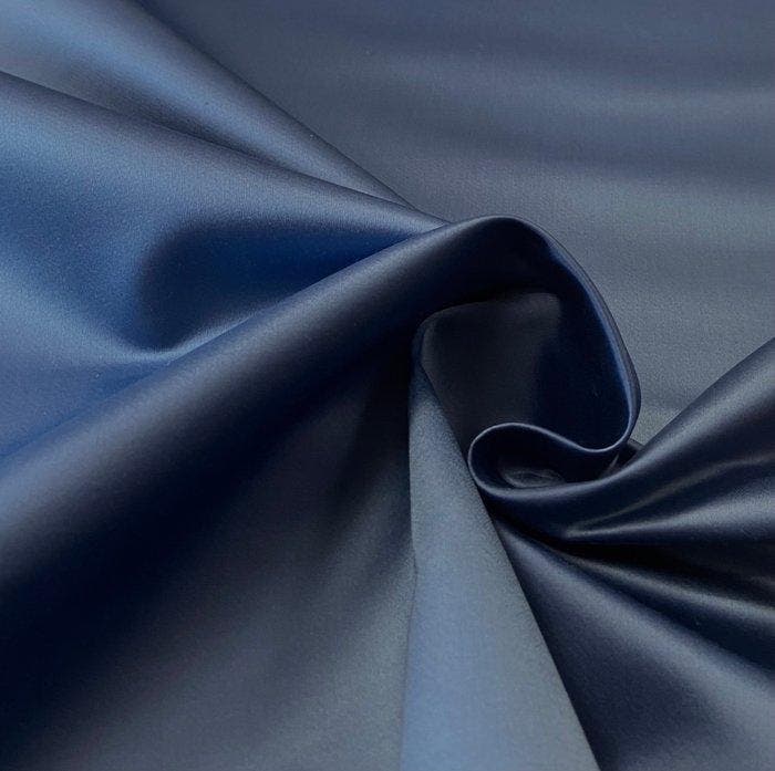 Prachtig satijn van zijde en viscose, licht gestructureerd,, Antiek en Kunst, Antiek | Tapijten, Tafelkleden en Textiel