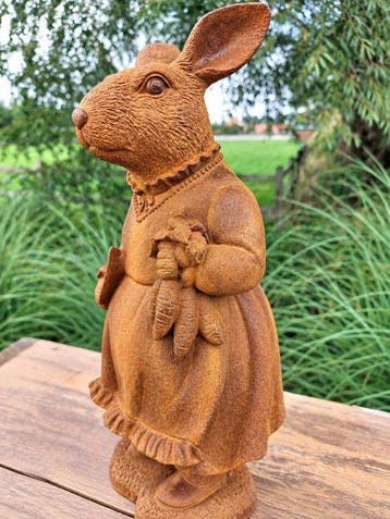 Beeld, statue of a rabbit in costume - 35 cm - IJzer