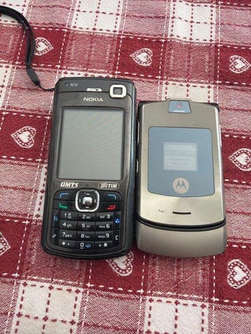 Motorola Razr V3 Flip Phone + Nokia N70 - Mobiele telefoon