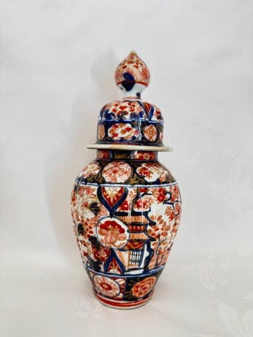 Vase avec couvercle - Porcelaine - Japon - Fin de la période