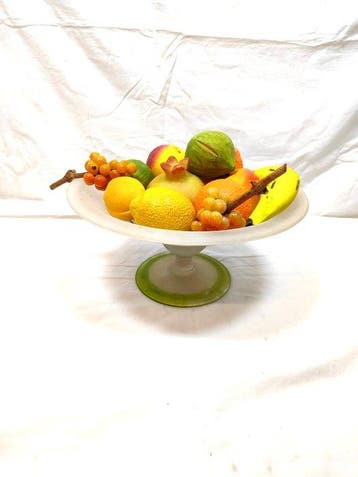 Figuur - Een set van twaalf stukken fruit, vervaardigd uit
