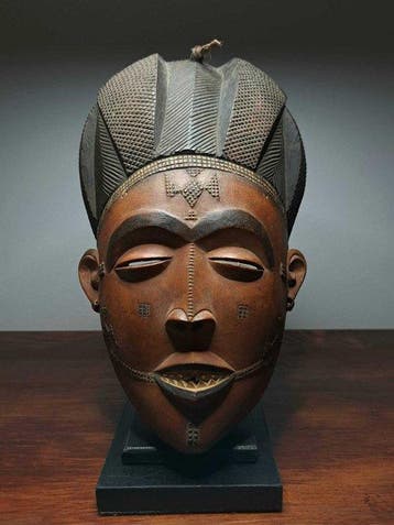 Prachtig masker mwana pwo - Chokwe - Angola