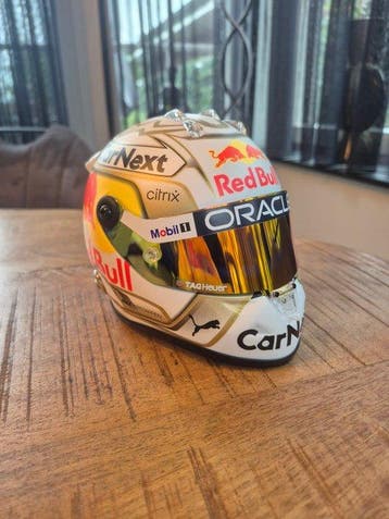 Red Bull Racing - Max Verstappen - 2022 - Casque à l’échelle