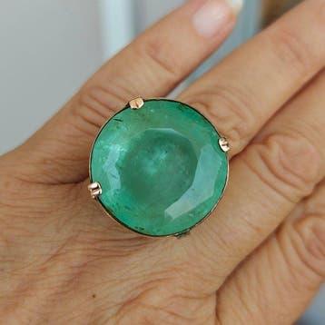 Ring - 9 kt. Geel goud - 61.30ct. tw. Smaragd - Bluish, Nieuw