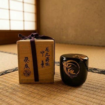 Kitamura Kishun - Natsume (theekistje) Hanamaru Makie -