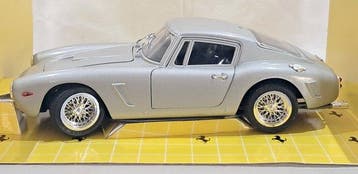 Jouef Evolution 1:18 - Model sportwagen - Ferrari 250 GT, Hobby & Loisirs créatifs