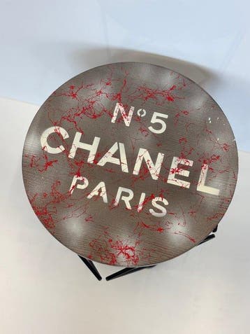 Rob VanMore - Tea-Time on Chanel Table - ø40cm, Antiek en Kunst