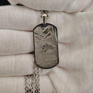 Hanger van staal en meteoriet met een roestvrijstalen