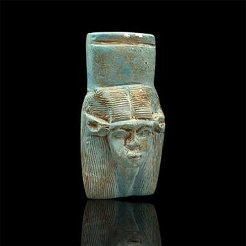 Replica van het oude Egyptische Hoofdamulet van de godin