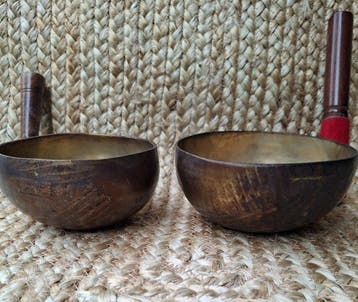 Set 2 oude Jambati Klankschalen - Gepatineerd brons - Nepal